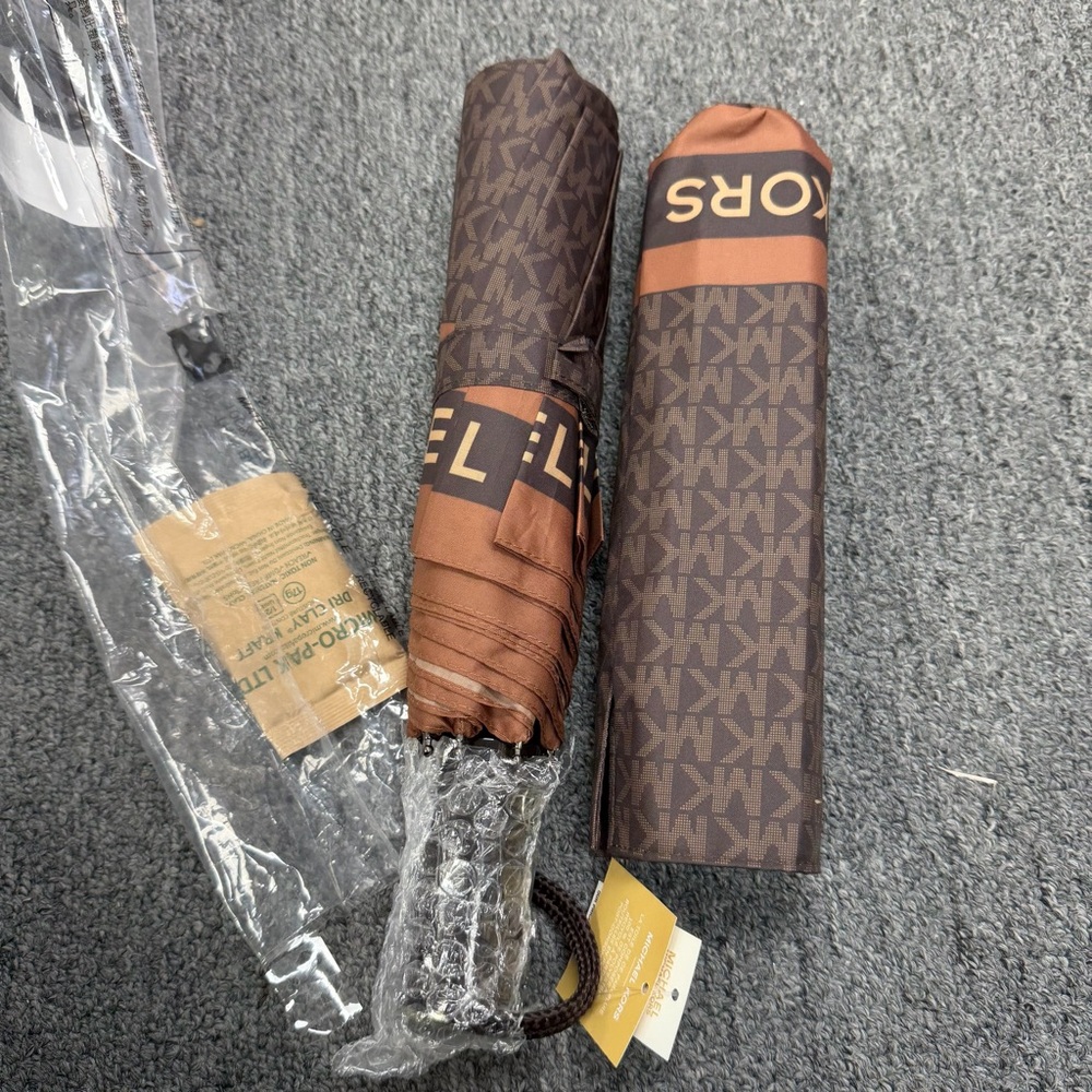 Michael Kors Brown Umbrella / BRAND NEW / NWT - Picture 3 of 4